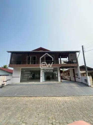 Casa com Sala Comercial em Massaranduba, SC