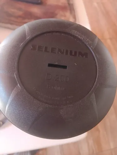 Duas cornetas Selenium.