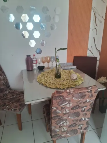 Mesa de jantar com cadeiras