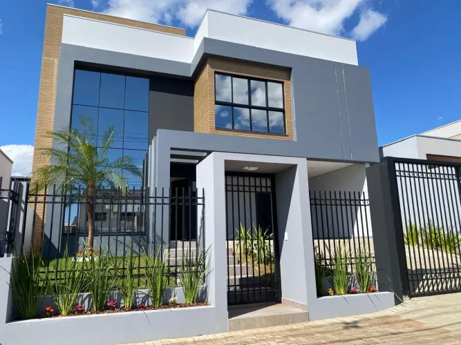 Casa 3 Dormitórios à Venda no Bairro Desbravador, Chapecó SC Piscina Exclusiva e 2 Vagas