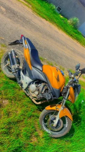 CB300R DOURADA