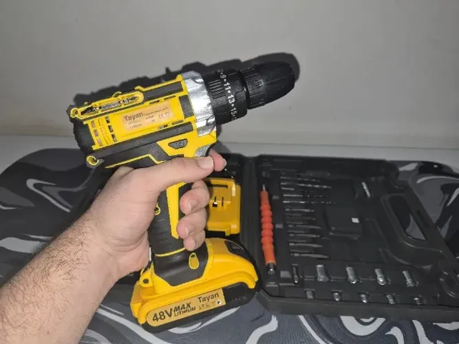 Parafusadeira/Furadeira com 2 Baterias 48V + Maleta
