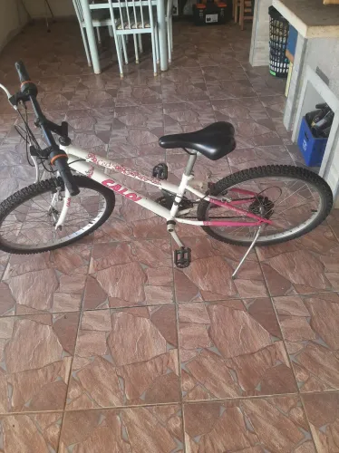 Bicicleta Caloi Ceci aro aro 24 em ótimo estado de conservação. 