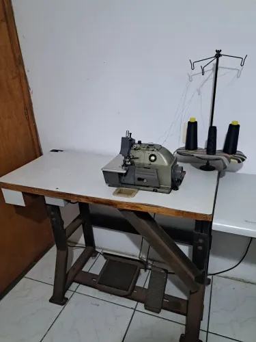 Maquina overlock crown