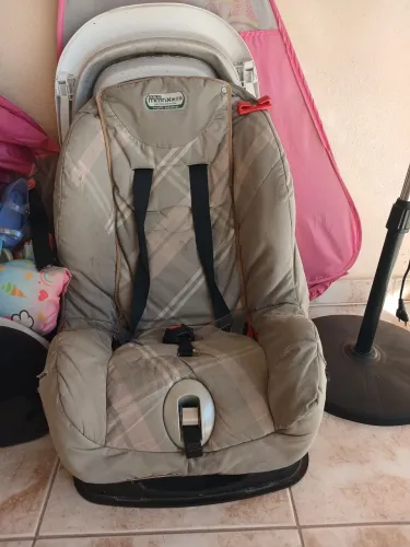 Cadeirinha de carro.