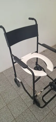 Cadeira para banho idosos e cuidados especiais , nova demais!