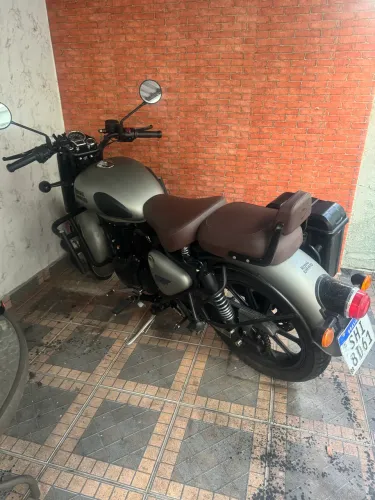 Royal Enfield Classic 350 22/23 muito nova!! Apenas 7.600km rodados 