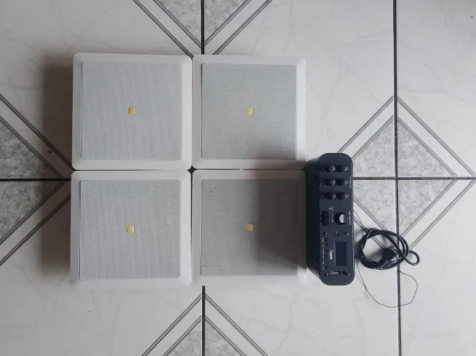 Vende-se caixas de som de logística JBL