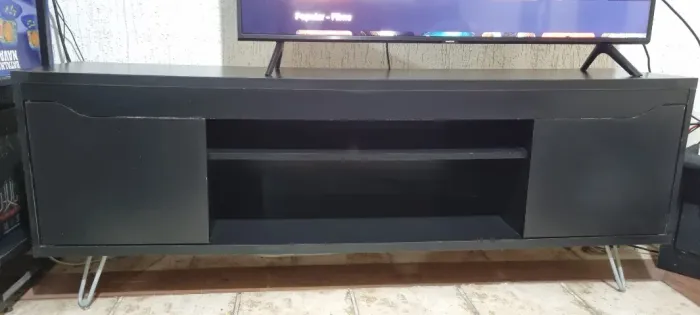 Rack preto para TV