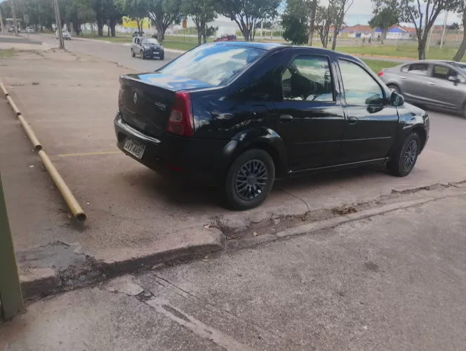 Renault Logan Authentique Hi-flex 1.0 16V 4P 2011