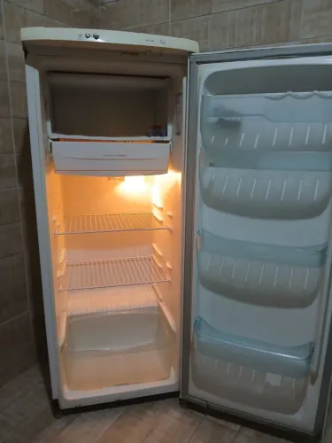 Vende se Geladeira