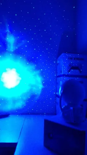 Projetor astronauta luminária várias cores estrelas e nebulosas
