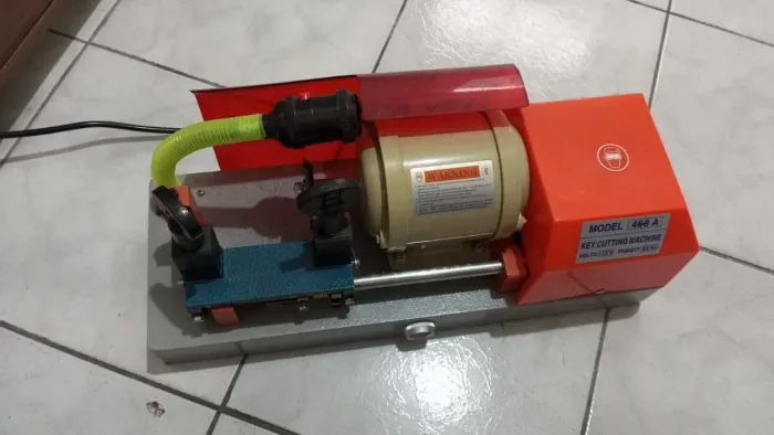 Máquina Copiadora de Chaves Profissional 468A