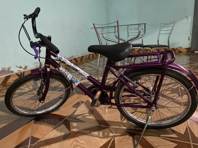 Bicicleta infantil roxa