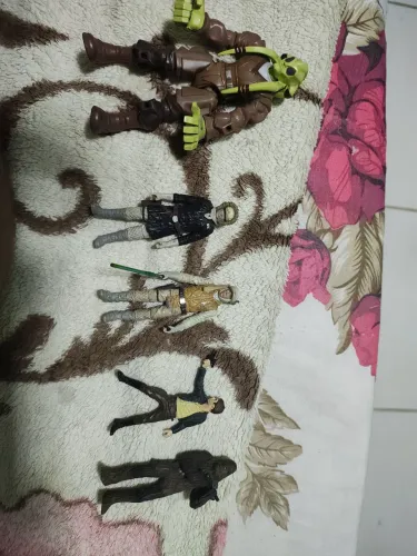 Bonecos star Wars Hasbro e 2 bonecos paralelos star wars