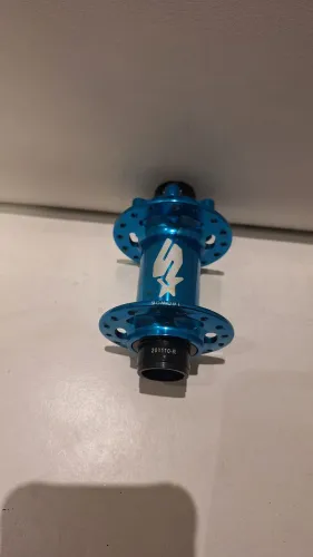 Cubo Dianteiro SPANK Original - 20x110 mm - 32 Furos - Azul downhill mtb enduro