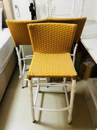 4 Banquetas com estrutura ferro tubular