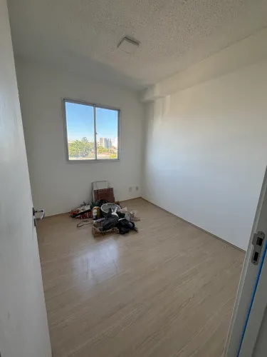 Apartamento moderno com fino acabamento: vinílico e porcelanato premium