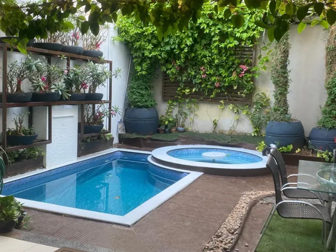 Alugo quarto mobiliado centro com área de lazer social 