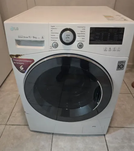 Máquina lava e seca LG 11/6 kg usada