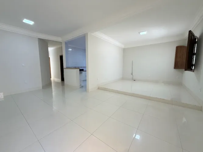 Alugo casa térrea 3 quartos - Bairro Morada da Serra