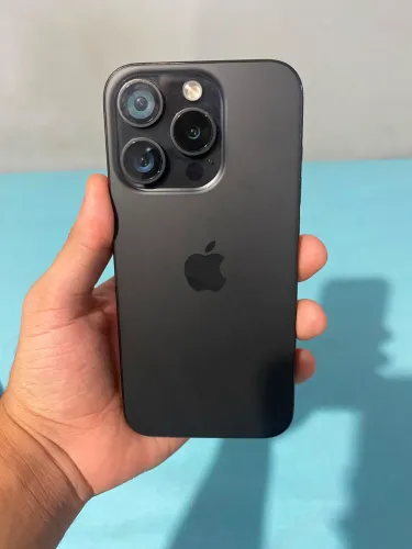 iPhone 15 pro 256GB na cor preta titanium