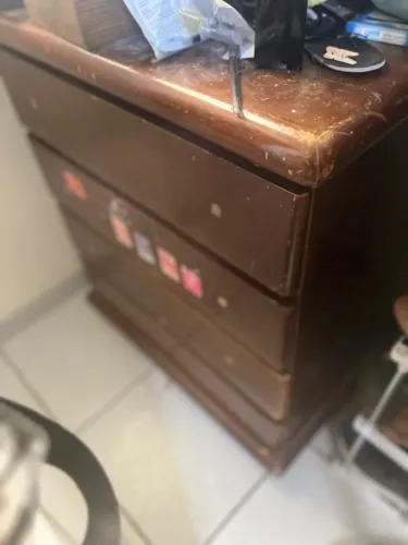 Cômoda de madeira antiga (+20 anos)
