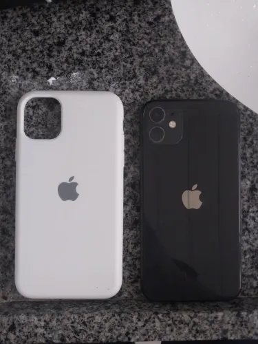 iphone 11 , com carregador e capinha 500 R$