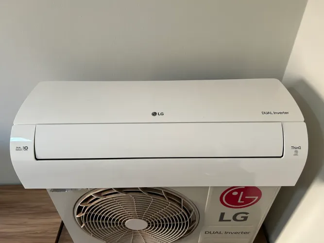 Ar-Condicionado LG Split Inverter 9.000 BTUs - Usado