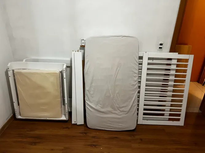 Berço  Madeira Maciça  2 em 1  com Colchões de Brinde Branco em MDF Linha Loop Mini berço