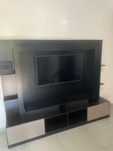 TV 43p Smart , rack espaçoso