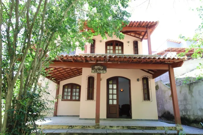 Casa para Venda em Saquarema, Jardim, 3 dormitórios, 2 suítes, 4 banheiros