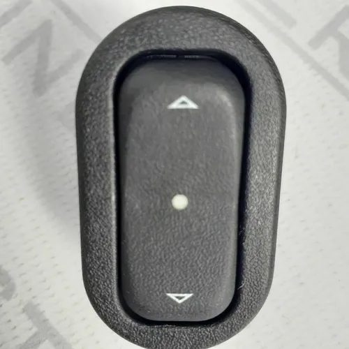 Botão simples do vidro elétrico. Para: Celta/ Corsa/ Montana. Novo.