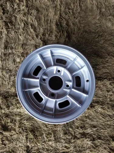 Uma roda aro 14 furacão 4 x 130