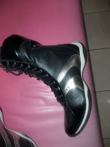 Maravilhosa e Novinha Bota Cravo e Canela
