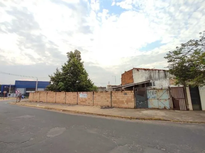 Venda de Terreno / Lote na cidade de Américo Brasiliense