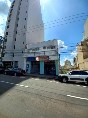 Aluga salão comercial no Centro com cozinha 2 banheiros, mezanino espaço para escritório,