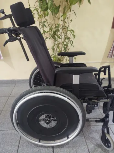 Cadeira de Rodas Reclinável AVD Alumínio Ortobras - Dobrável com apoio de cabeça