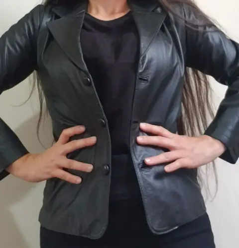 Jaqueta Feminina em Couro Legítimo 