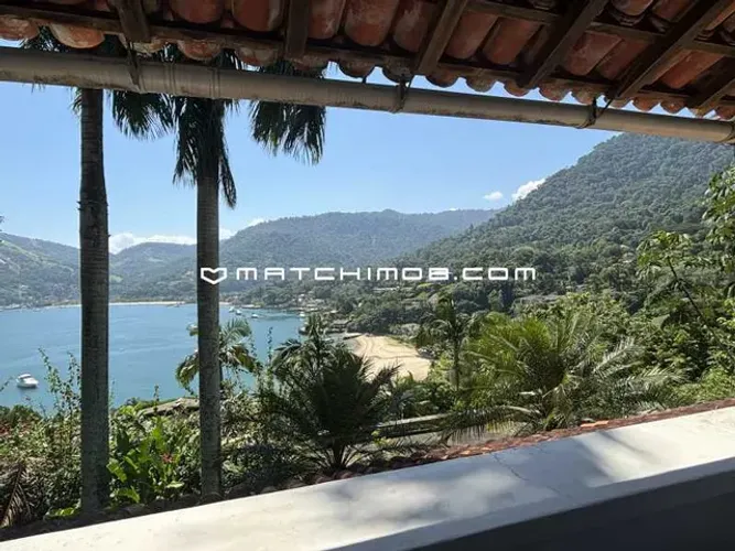 Casa em Condomínio - Triplex / Residencial / Portogalo