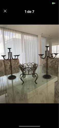 Vendo conjunto de castiçais e fruteira em ferro