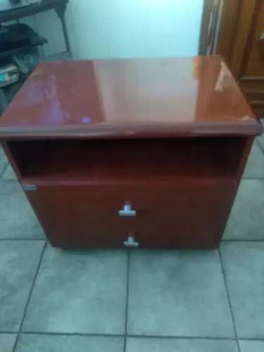 Mesa Rimo revestimento tipo mogno