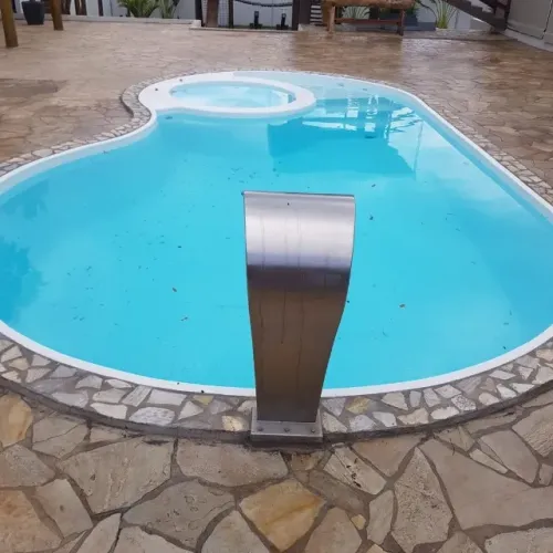 Piscina de fibra 7.44 x 4.20 x 1.40 com Spa.