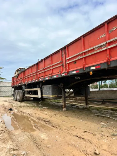 Carreta LIBRELATO LS 2011 GRANELEIRA 3 EIXOS ASSOALHO FERRO
