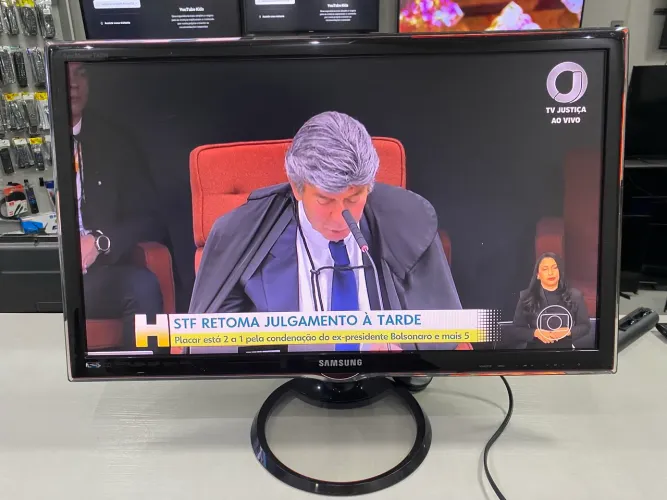 Tv Samsung digital LED 27 polegadas funcionando perfeitamente