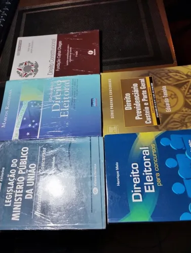 Coleção de Livros de Direito para Concursos Públicos