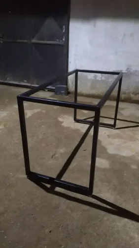 Estrutura de mesa industrial em metal