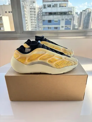 Yeezy 700 V3 Mono Safflower tam 42 novíssimo 