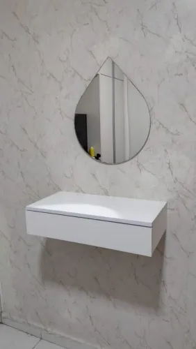 Penteadeira moderna com espelho