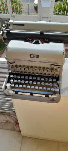 Máquina de escrever Royal antiga